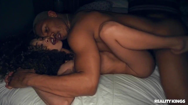 Foxy Cecilia Lions Steamy Midnight Fuck Fest with Wild Eroticism