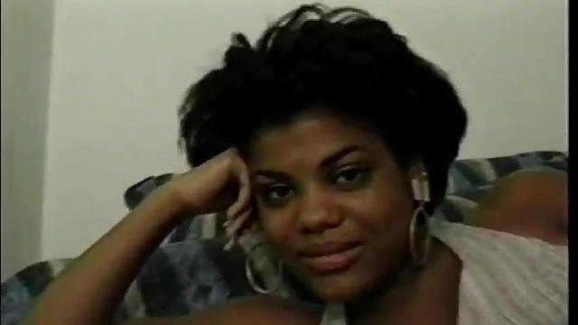 Passionate Guy Fucks Ebony Pussy Close-Up Before Giving Her Wet Spotting Blowjob