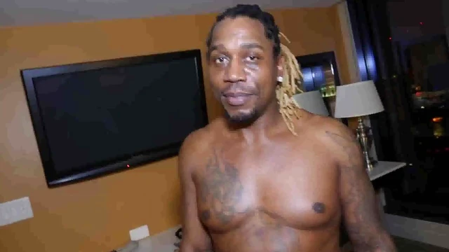 Rozey Royalty Tempts King Kreme with Seductive Oral Pleasure Showdown