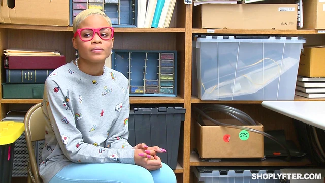 Seductive Blonde Arie Faye Bangs Security Guard in Office Encounter