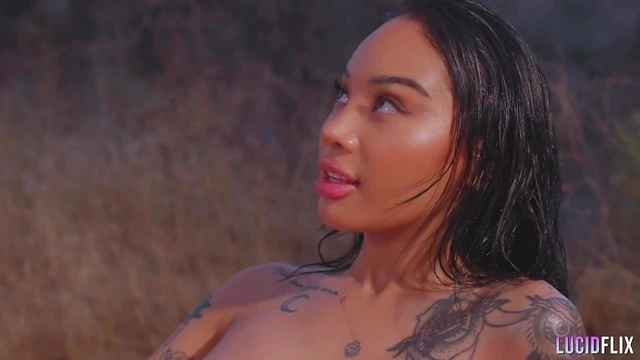 Honey Gold Earthly Bliss: Hot Sexy Adventures Under The Sky