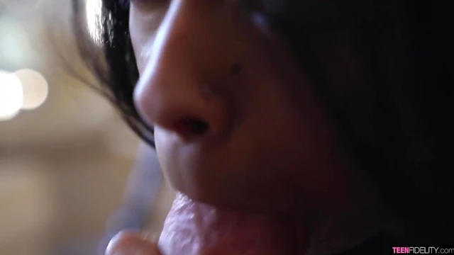 Jada Doll's Hot Interracial Sex Party On The Sofa With Passionate Lovers