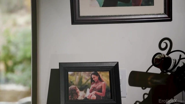 Ebony Hottie Scarlit Scandal Takes Big White Cock Outdoors