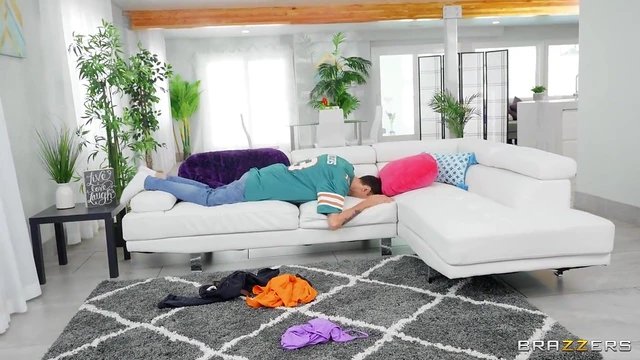 Seductive Ass Playmate Enjoys Giving Her Hubby A Steamy Blowjob