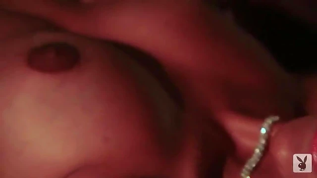 Desirable Ebony Model Naj'a Irie Shows Off Her Hottest Body Curves