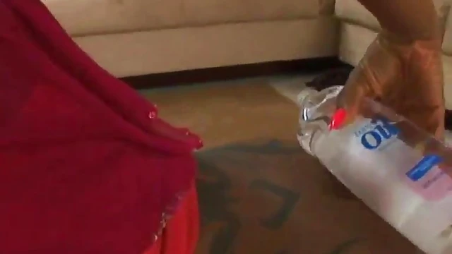 Sizzling Cherokee Oils Her Curvy Ass Before a Steamy Spanking Showdown