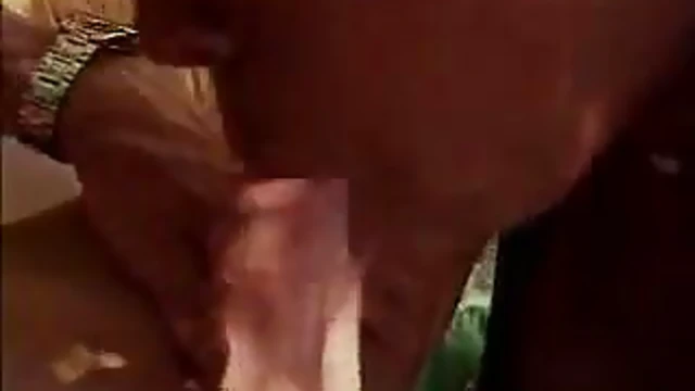 Seductive Ebony Babe Uses Her Sweet Lips For Mouth-Watering Cock Sucking