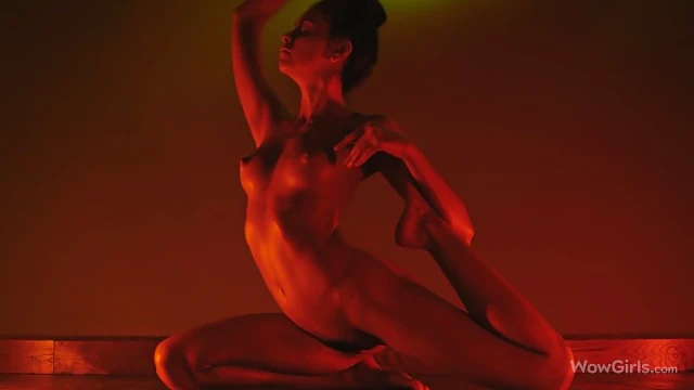 Beautiful Ukrainian Model Alissa Foxy Teases With Her Perfect Body Show