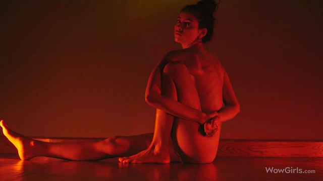 Beautiful Ukrainian Model Alissa Foxy Teases With Her Perfect Body Show