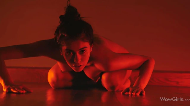 Beautiful Ukrainian Model Alissa Foxy Teases With Her Perfect Body Show