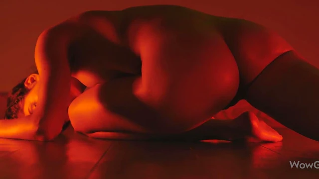 Beautiful Ukrainian Model Alissa Foxy Teases With Her Perfect Body Show