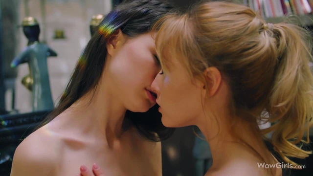 Evelin Elle & Kelly Collins Enjoy Each Other In Hot Lesbian Action