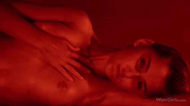 Sonya Blaze Showcases Her Perfect Body in Stunning On-Camera Display