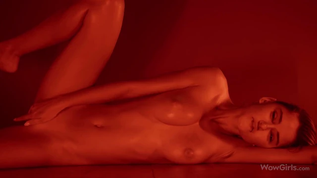 Sonya Blaze Showcases Her Perfect Body in Stunning On-Camera Display