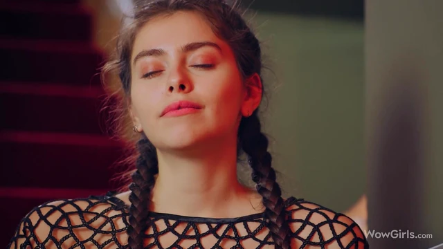 Perfectly Shaped Alissa Foxy Shows Her Amazing Skills in This Hot Video