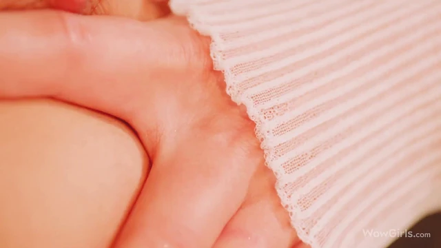 Sexy Brunette Kama Oxi Gets Horny While Taking Sultry Selfies For Pleasure