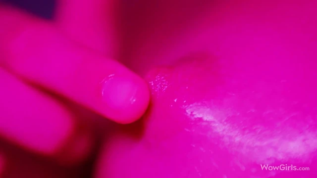 Sensual Solo Show by Gorgeous Alissa Foxy Captivates Every Viewer's Desire