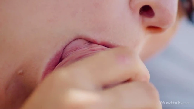 Amazingly Hot Elizabeth Takes Hard Cock Riding Him On Park Bench