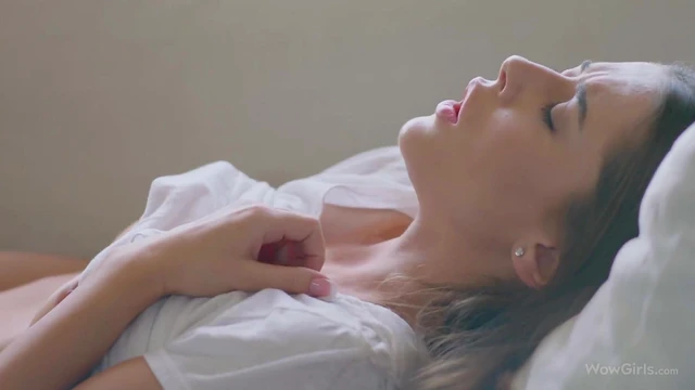 Sizzling Sybil Sends Sexy Pics Before Getting Off With Her Toys????????????