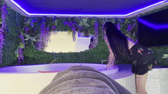 No panty action with thrilled tomato from No Panties TV