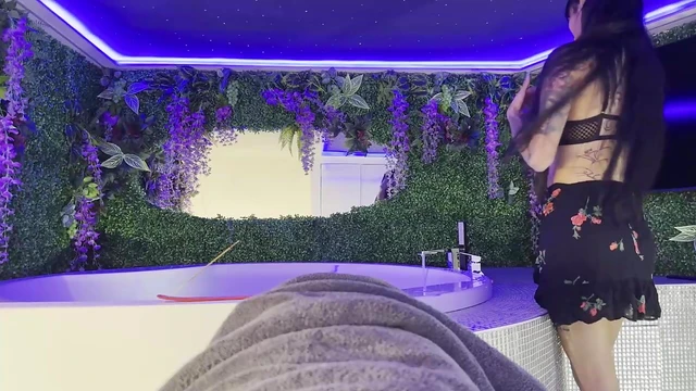 No panty action with thrilled tomato from No Panties TV