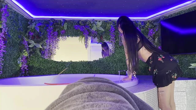 No panty action with thrilled tomato from No Panties TV