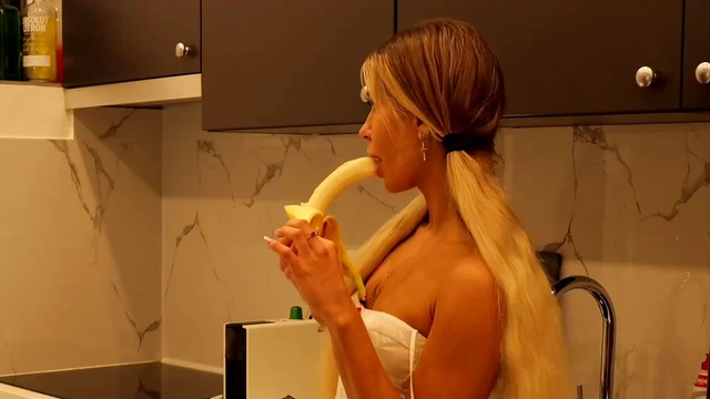 No Panties TV - short skirt clip