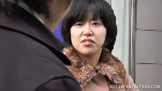 Seductive Nasty Japanese Lady Gives Blowjob Inside Car