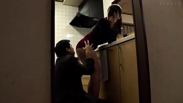 Oura Manami Kneels In Kitchen Giving Mind-Bending Blowjob Experience