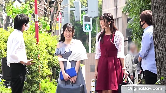 Seductive Asian Girl Drops Her Panties For A Licking And Fucking Session