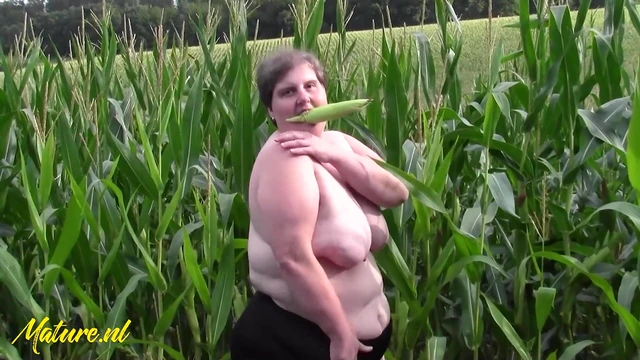 Curvy Tina Shows Off Hairy Ass While Playing Solo Outdoors Seductively