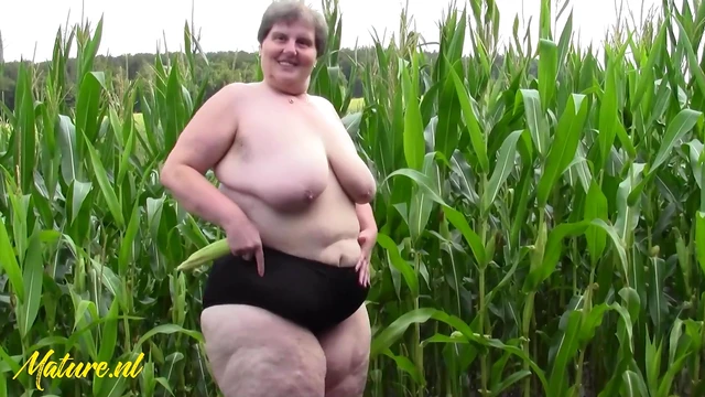 Curvy Tina Shows Off Hairy Ass While Playing Solo Outdoors Seductively