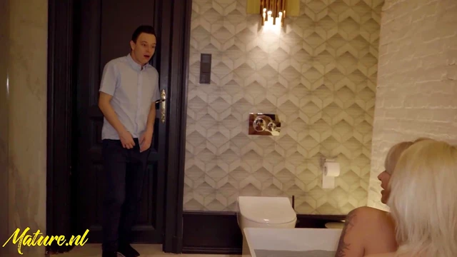 Nikki Discovers Her Gf Cheating With His Seductive Stepmother