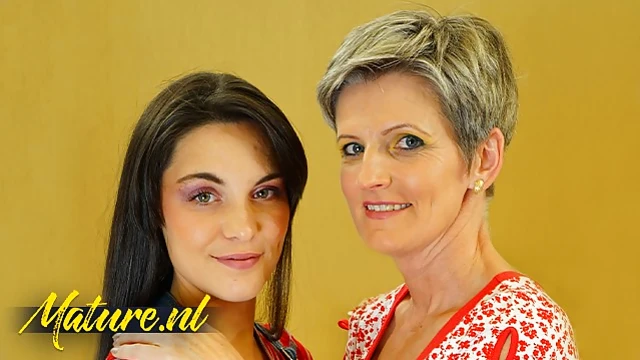 Sizzling Mature Woman Enjoys Steamy Night With Passionate Lesbian Lover