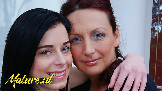 Seductive Stepmom Invites Stepdaughter For Steamy Pussy Exploration