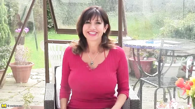 Mature Mom With Insatiable Pussy Craves Juicy Cock Action