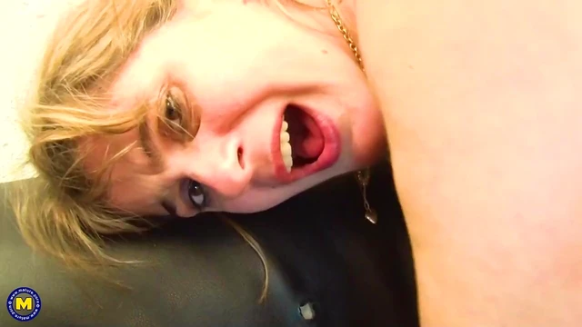 Hot Mature Mom Tries Monster Cock Anal Sex & Fisting Fantasy