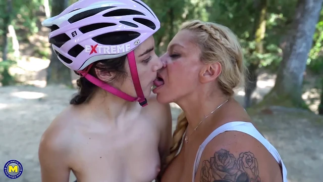 Seductive Stepmom & Daughter Squirt Together Amidst Woods' Privacy