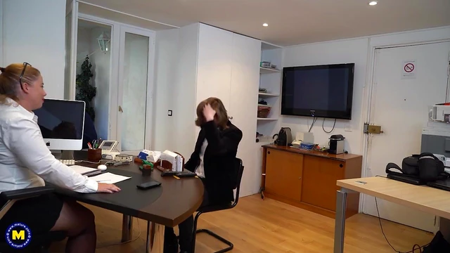 Mature Boss's Plump Ass Takes Double Penetration Orgasms