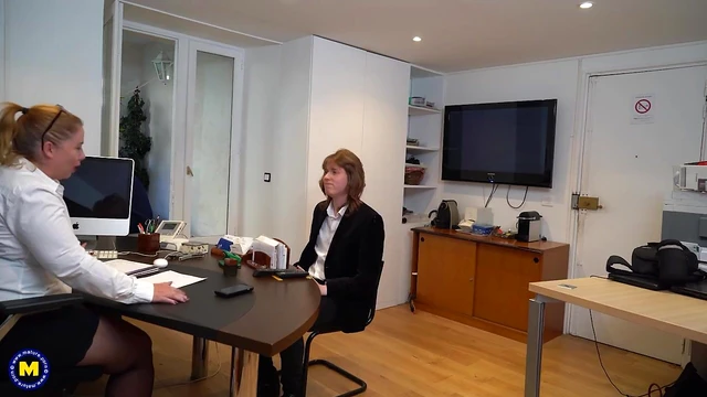 Mature Boss's Plump Ass Takes Double Penetration Orgasms