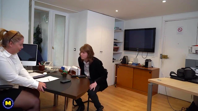 Mature Boss's Plump Ass Takes Double Penetration Orgasms