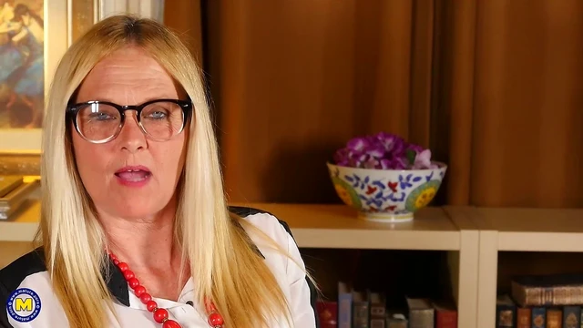 Curvy Nerd Step Mom Fucks Her Pussy Hard With Passionate Desire