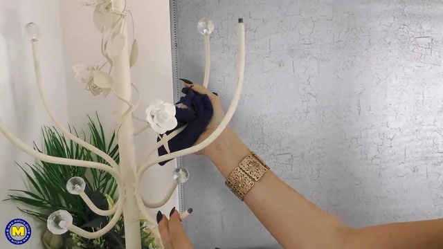 Seductive Milf Tempts Man After Cleaning Her Pristine Home