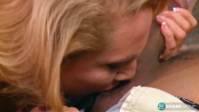 Lucas Stones Luna Azuls Pussy Bottoming Out For Ecstatic Pleasure