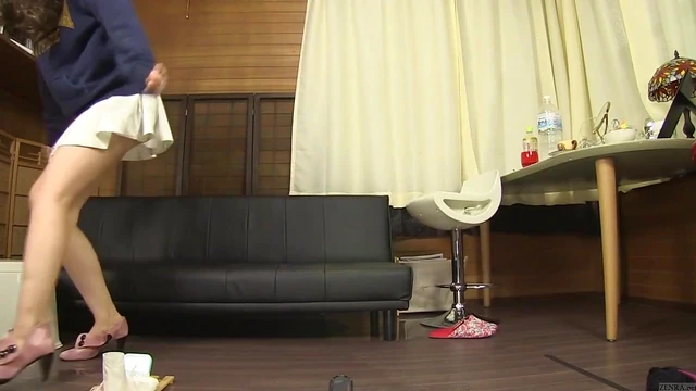 Japanese Amateur Peeing Desperation Fails Subtitled in Crisp HD Quality