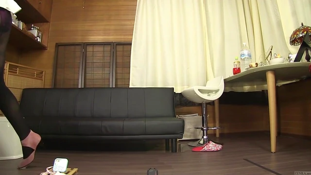 Japanese Amateur Peeing Desperation Fails Subtitled in Crisp HD Quality