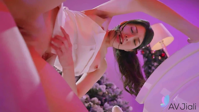 Horny Chinese Babe Jiaxin Shows Her Shaved Pussy Ready For Hot Sex Action