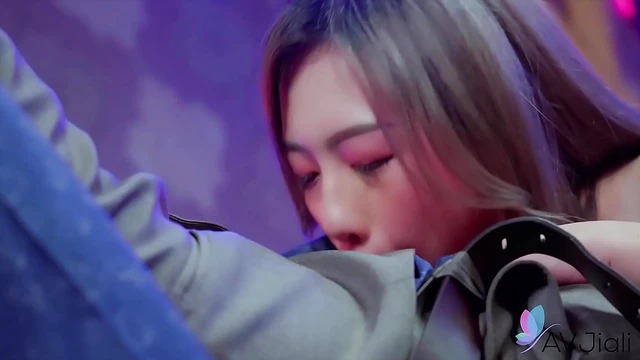 Sizzling Chinese Beauty Lin Siyu Sucks Hard Cock & Gets Nailed Deeply