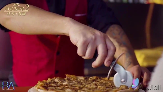 Taiwan Babe Yuli Fucks Bartender For Orgasm After Boyfriend's Failure In Bed 4k