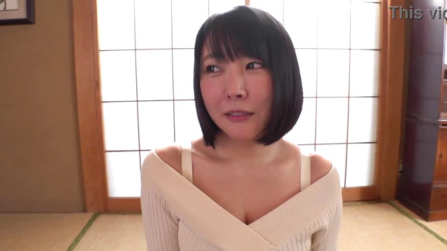 Sizzling Busty Japanese MILF Takes Control in Steamy Bedroom Encounter